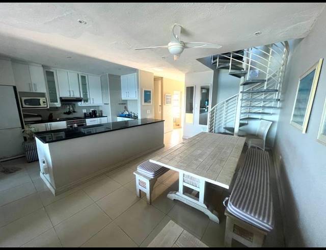 4 BEDROOM APARTMENT FOR SALE IN MARGATE BEACH